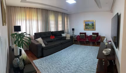 Sobrado à venda 3 Quartos, 1 Suite, 4 Vagas, 220M², Santa Maria, São Caetano do Sul - SP