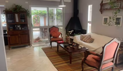 Casa em Condomínio para Locação em Santana de Parnaíba, Alphaville, 4 dormitórios, 1 suíte, 3 banheiros, 2 vagas