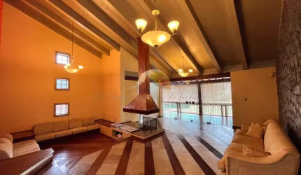VENDO EXCELENTE CASA DE ALTO PADRÃO NO PINHEIRINHO! - CA1576