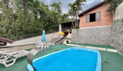 Casa Averbada Semi Mobiliada com 03 Suítes