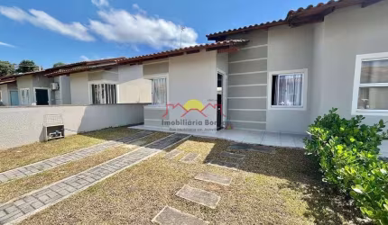Casa Geminada com Passagem Lateral e 02 Quartos