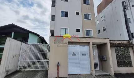 Apartamento com 02 Quartos e Sacada