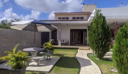 Casa com 4 dormitórios sendo 3 suítes + 1 closet