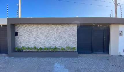 Casa na Praia do Francês com 3 dormitórios sendo uma suíte com closet - 225m²
