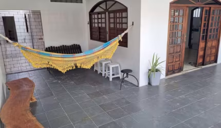 Casa em Condomínio com 4 dormitórios sendo 2 suítes + WC de Serviço - 320m² em Jacarecica