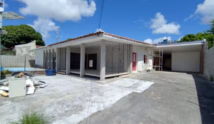 Casa Comercial no Bairro do Farol com 1.200m²