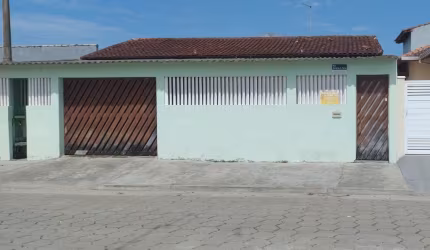 Casa  a 200 metros da pissta jardim america
