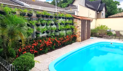 Sobrado com 5 quartos, sendo 4 suítes no Residencial Orleans
