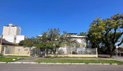 Casa com 4 quartos à venda no Centro, São Leopoldo  por R$ 1.800.000