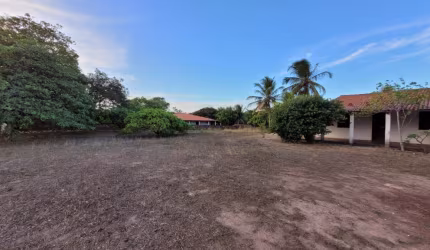 FAZENDA/SÍTIO COM 03 QUARTOS (02 SUÍTES) EM PECÉM – 36.500M²!!!