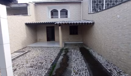 Casa com 3 Quartos + 1 Gabinete em Cajazeiras/ Fortaleza-CE