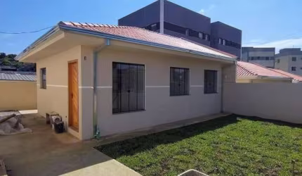 CASA DE FRENTE PRA RUA EM COLOMBO,  COM TERRENO