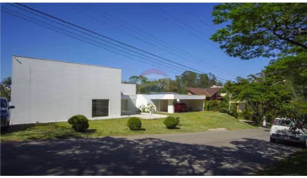 Mansão de 648m² à Venda na Serra dos Cristais!