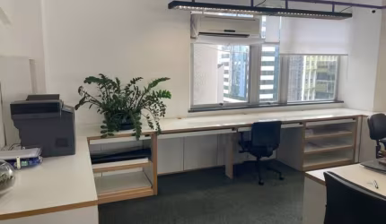 Sala Comercial Mobiliada na Berrini - 116m², 3 Banheiros