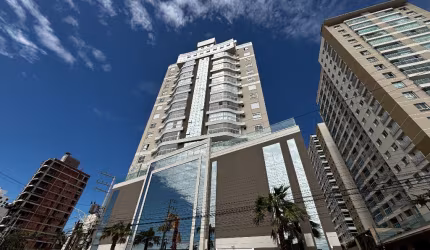 Apartamento alto padrão com 3 suítes em Balneário Piçarras