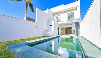 Sobrado com 3 dormitórios à venda, 182 m² por R$ 1.200.000,00 - Brejatuba - Guaratuba/PR