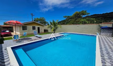 Linda casa com piscina na praia Massaguaçu