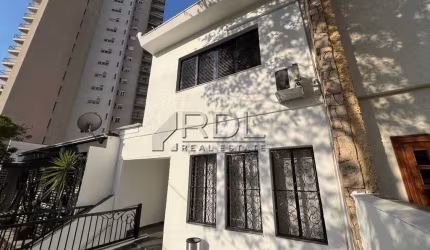 OPORTUNIDADE: SOBRADO COM LOCALIZAÇÃO PRIVILEGIADA