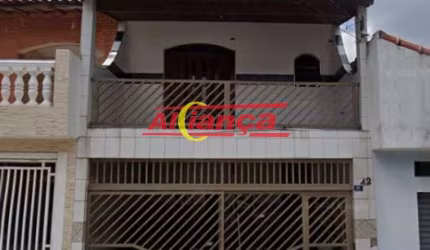 Sobrado para alugar, 4 quartos sendo 1 suíte e 3 vagas, 225m², Parque Continental Ii - R$ 3.200,00