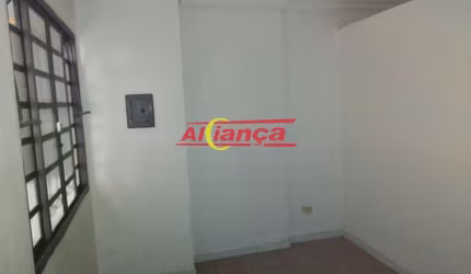 Casa para alugar  com 3 quartos,  sala, cozinha, Parque Continental - Guarulhos por R$: 1.400,00