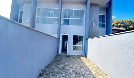 Casa à venda na Rua Santa Marina, Vila Nova, Joinville, 82 m2 por R$ 395.000