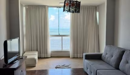 Apartamento frente mar com 02 dormitórios sendo 01 suíte + dependência de empregada!