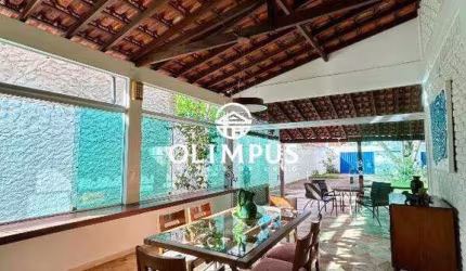 Casa estilo sobrado em um bairro nobre de Uberlândia