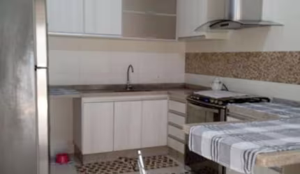 Imóvel com 3 casas nas proximidades da Av. Nildo Ribeiro
