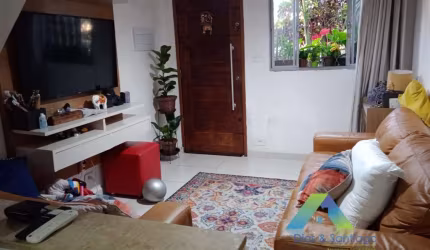 CASA DE VILA COM 2 DORMITÓRIOS NA VILA GUMERCINDO !!!