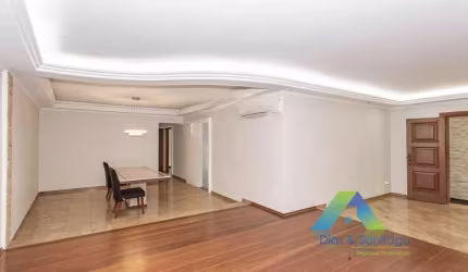 Casa Alto Padrão com 3 dormitórios e 5 vagas em Bosque da Saúde/SP!!