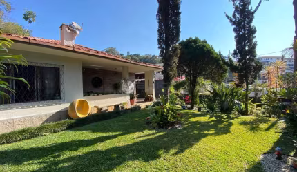 Casa com 3 quartos à venda na Rua Governador Roberto Silveira, 40, São Pedro, Teresópolis, 123 m2 por R$ 695.000