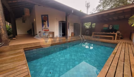 Casa com 3 Suítes e Piscina, Santiago  São Sebastião  SP