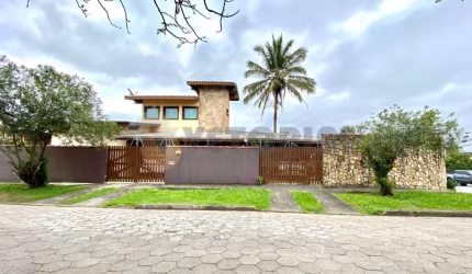 Sobrado com 4 Dormitórios e Piscina, Indaiá  Caraguatatuba SP