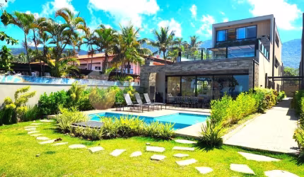 Casa com 4 Suítes e Piscina, Maresia  São Sebastião  SP