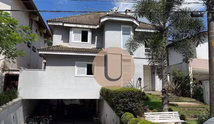 Casa com 4 suítes e piscina em Aldeia da Serra!