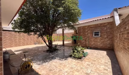OPORTUNIDADE ÚNICA  CASA COM TOQUE ITALIANO!