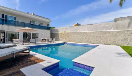 Casa Altíssimo Padrão com piscina, espaço gourmet, 3 suítes sendo 1 master com hidromassagem no Aristocrata São José