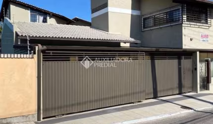 Casa com 3 quartos para alugar na Rua Manoel Severino de Oliveira, 22, Lagoa da Conceição, Florianópolis, 350 m2 por R$ 7.900