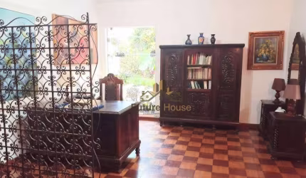 Casa térrea de rua, disponível pra venda, na Granja Viana - SP