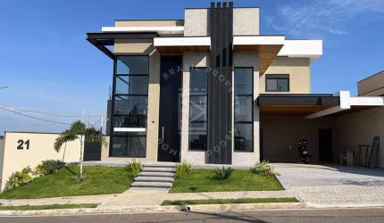 Rudá, 3 suites sendo 1 master com closet e banheira, 305M2,