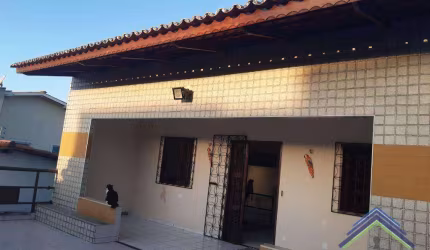 Casa com 4 dormitórios à venda, 200 m² por R$ 850.000,00 - Passaré - Fortaleza/CE