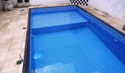 Imperdível Casa à Venda em Taboão da Serra-SP, Jardim América: 4 quartos, 2 suítes, 3 salas, 2 banheiros, 6 vagas, 252m²!