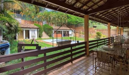 Casa para Venda e Locação, com 5 dormitórios,  sendo 3 suítes,  na Granja Viana, em Sp.