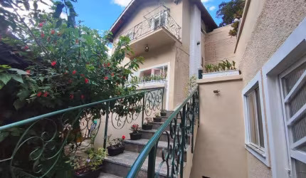 Chalé Mobiliado para Alugar com Vista para o Dedo de Deus