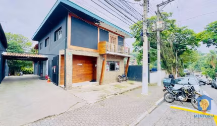 Casa com 7 dormitórios, 480 m² - venda por R$ 3.600.000,00 ou aluguel por R$ 11.930,00/mês - Centro - Embu das Artes/SP