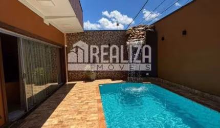 Casa padrão à venda no bairro Boa Vista, Uberaba - 3 quartos, suíte e piscina!