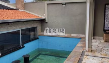 Casa com área de lazer completa no bairro Universitário em Uberaba