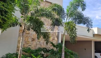 Casa de luxo à venda no Condomínio Estância dos Ipês, Uberaba | 1 suíte, energia solar e ar-condicionado