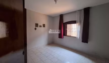 Espaçosa casa de 5 dormitórios para alugar em Olinda, Uberaba