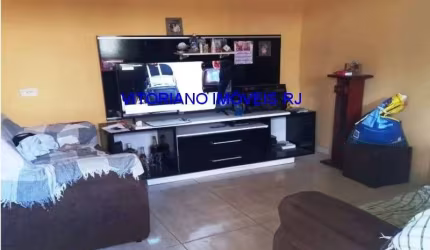 DUAS CASAS Á VENDA EM REALENGO!